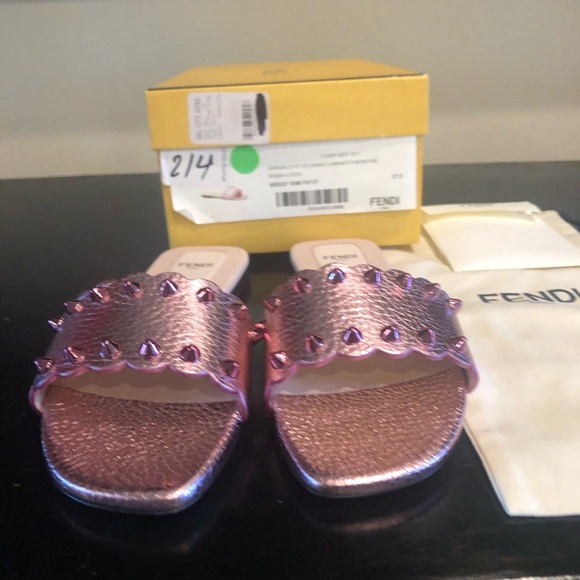 FENDI NWT FLAT STUD SANDALS Size 7.5 ROSA/STUDS - Picture 2 of 9